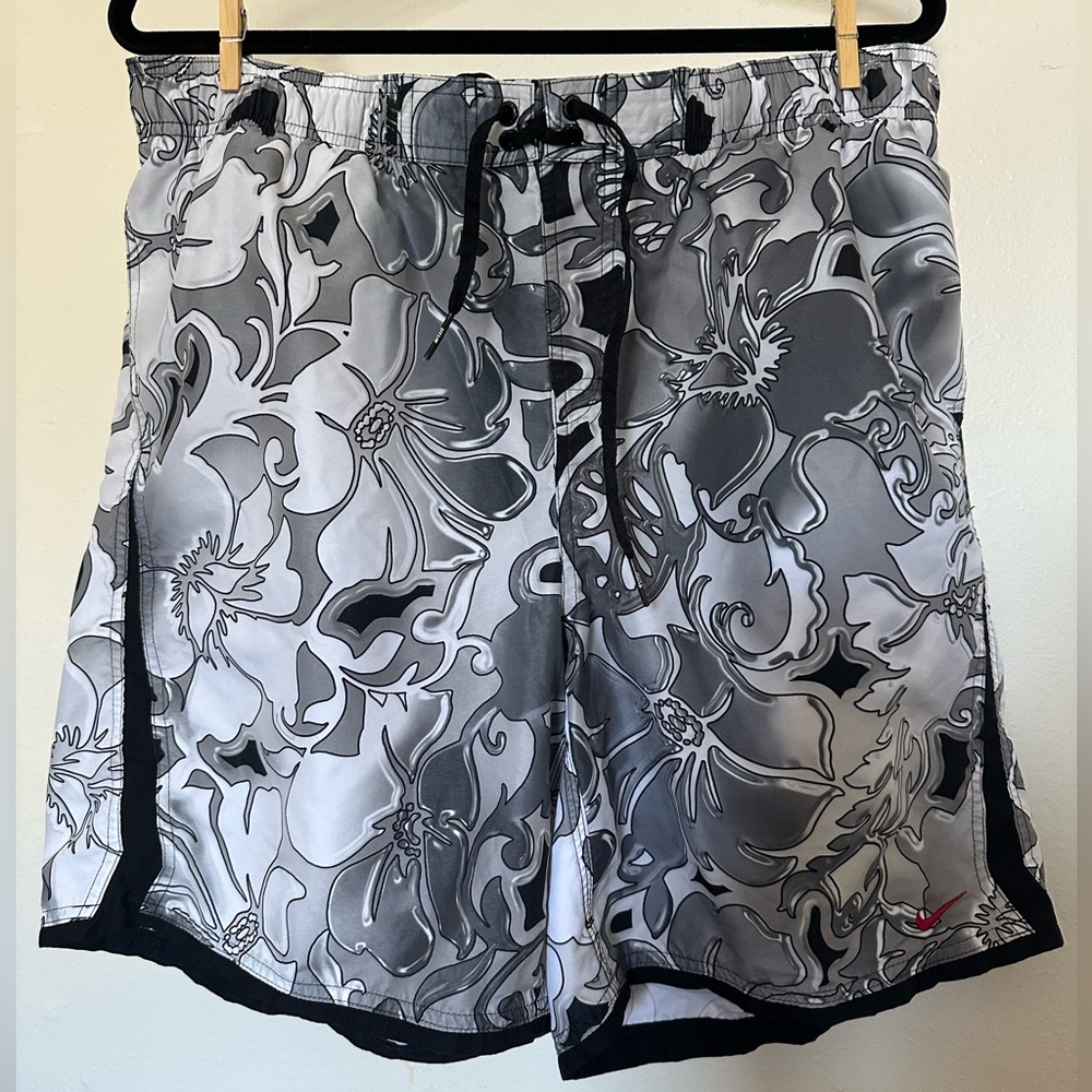 Nike Men’s Water-Repellent Swim Trunks Size XL